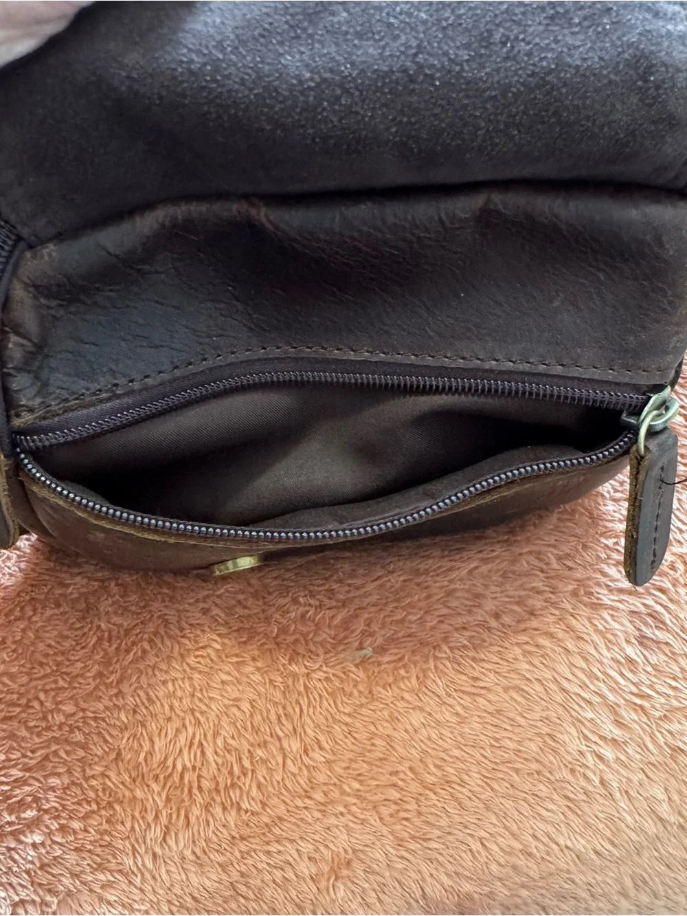 Men's Brown Leather Messenger Crossbody Bag - Picture 6 of 16